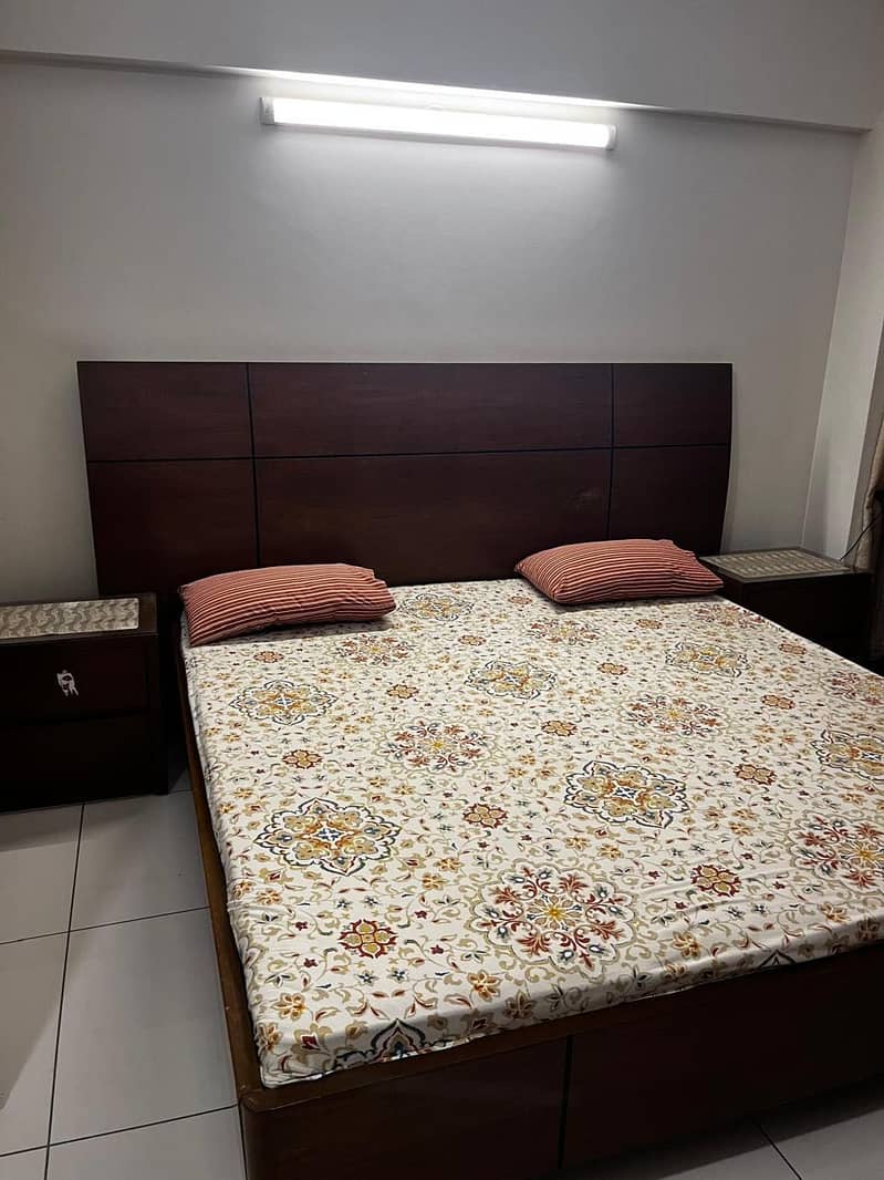 Complete bedroom set with study table 7