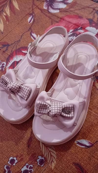 girl sendel Pair only 1 time used