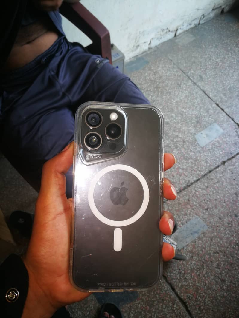 Apple iPhone 16 Pro Max 1