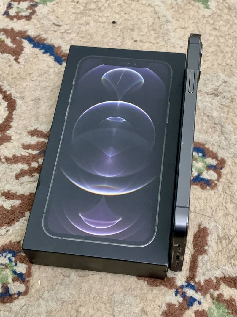 iPhone 12 Pro Complete Box 3