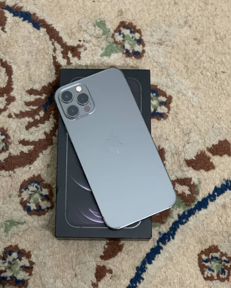 iPhone 12 Pro Complete Box 7