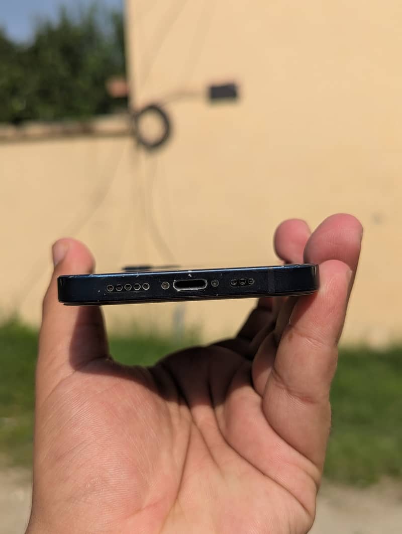 Apple iPhone 12 5