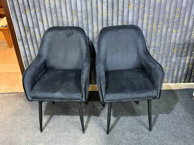 2 visitor chairs