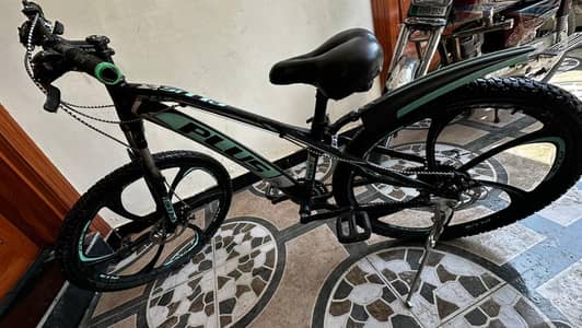 Plus bicycle in good condition with alloy rims