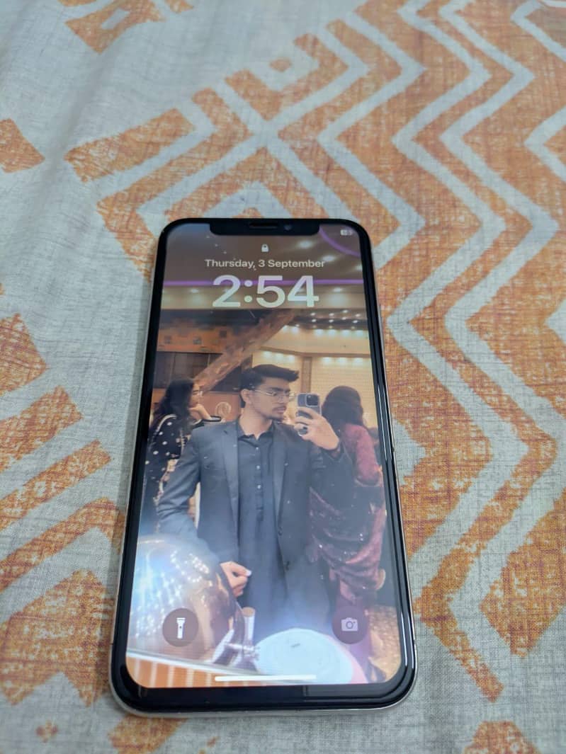 Apple iPhone X 4