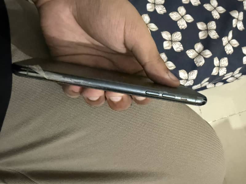 Apple iPhone 11 Pro Max 2