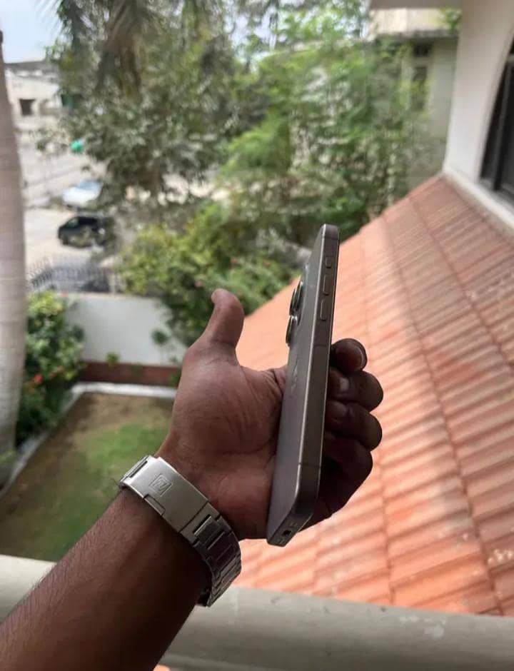 Apple iPhone 15 Pro 2