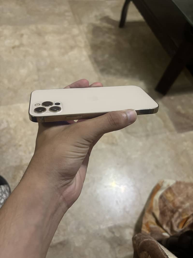 Apple iPhone 12 Pro 4