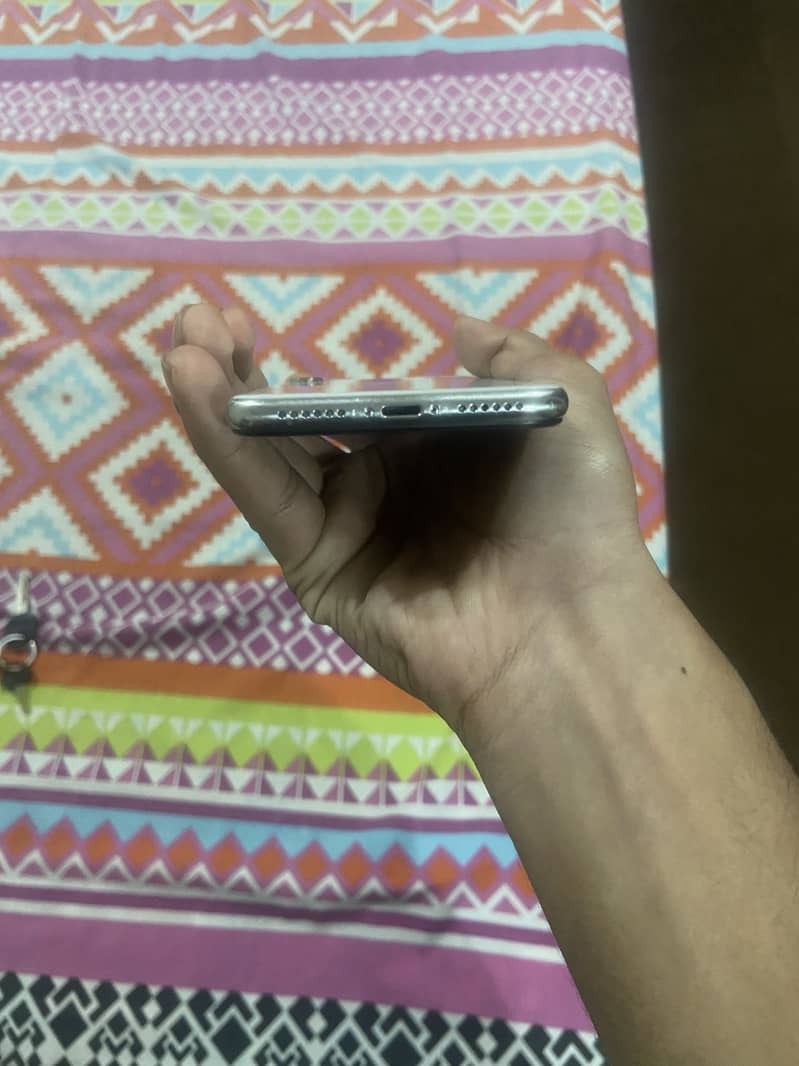 Apple iPhone X 3