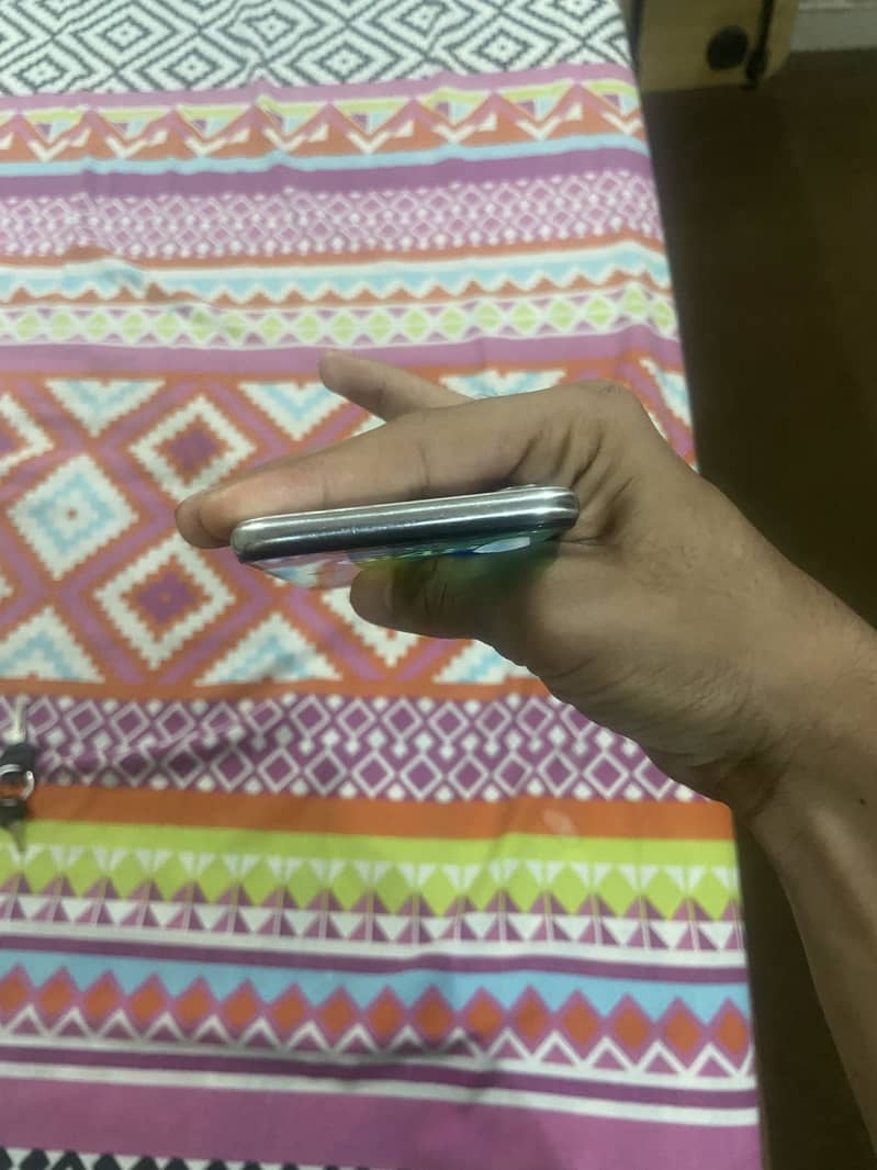 Apple iPhone X 4