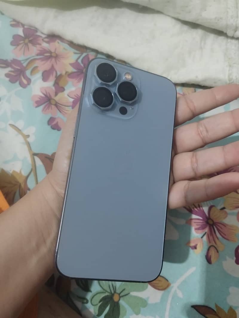 Apple iPhone 13 Pro Max 4