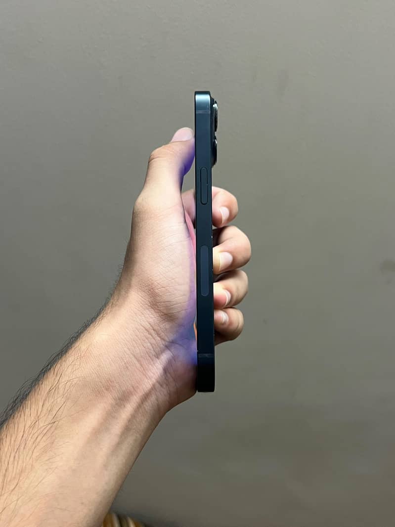 Apple iPhone 14 3
