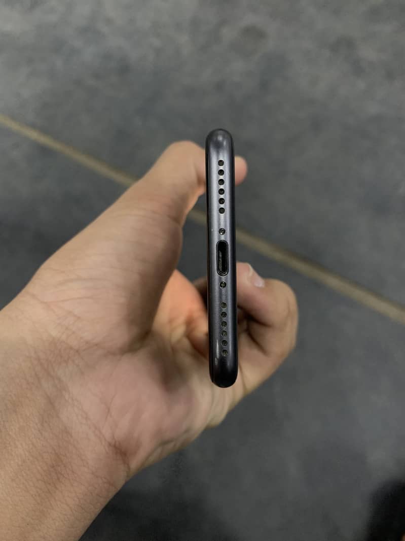 Apple iPhone 8 6