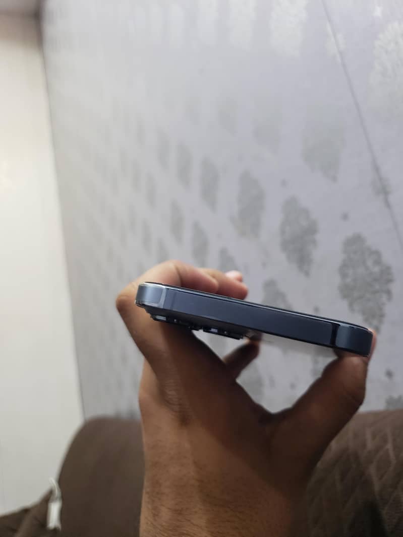 Apple iPhone 13 Pro Max 4
