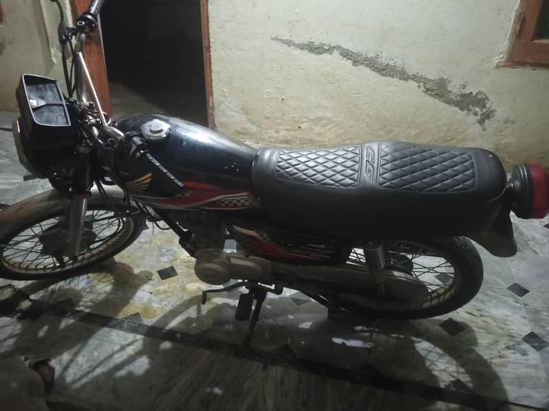 Honda 125 __2016 model 4