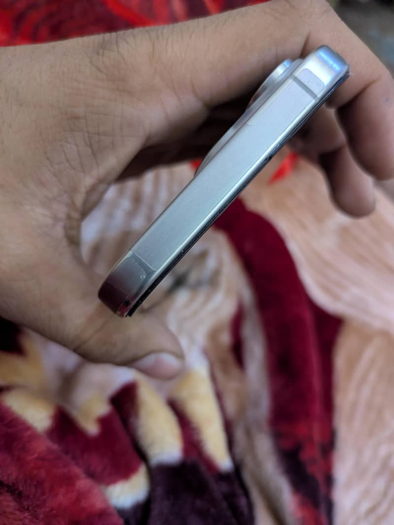 Apple iPhone 15 Pro Max 2
