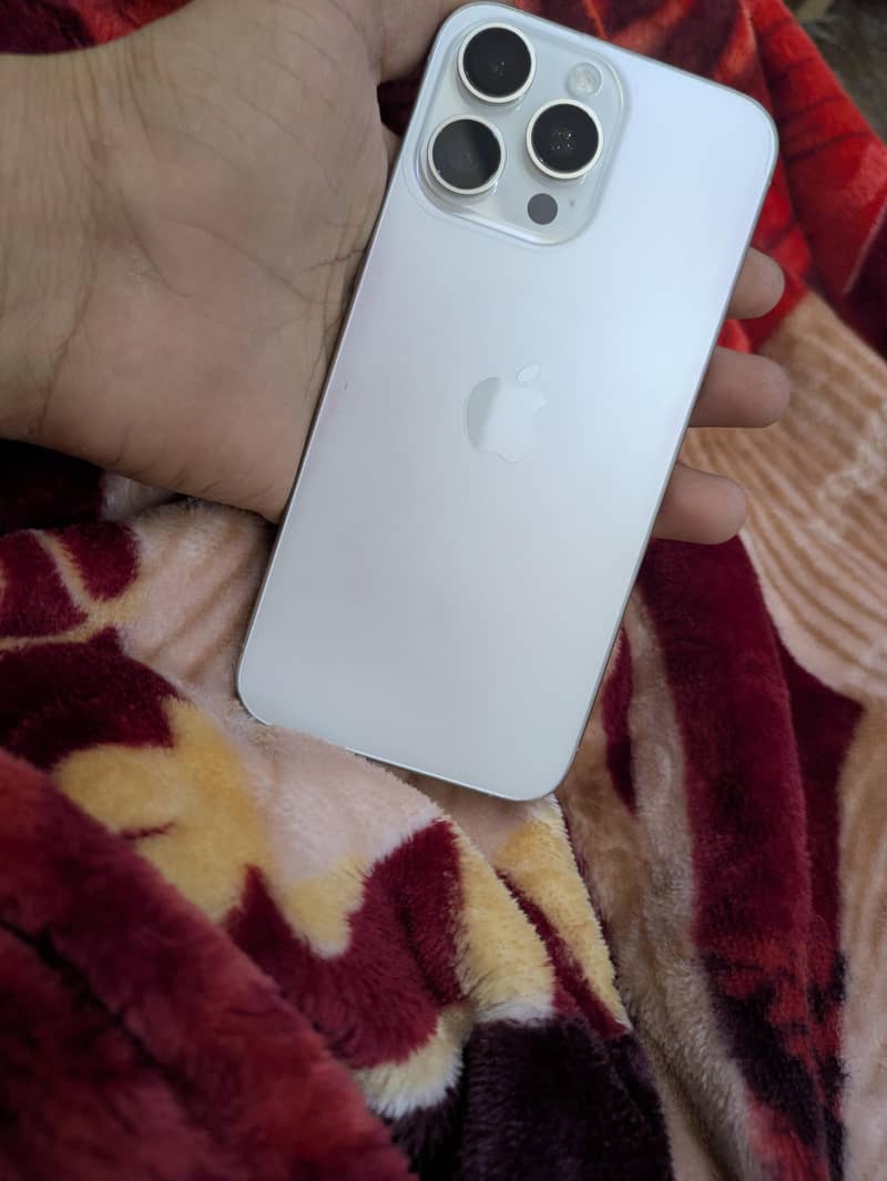 Apple iPhone 15 Pro Max 4