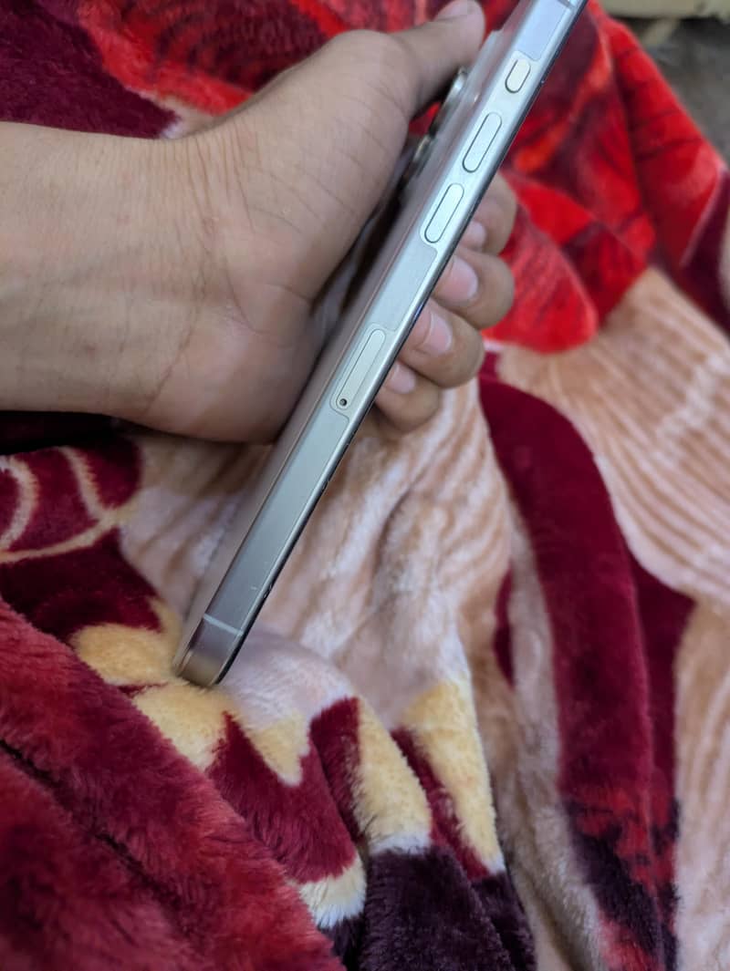 Apple iPhone 15 Pro Max 5