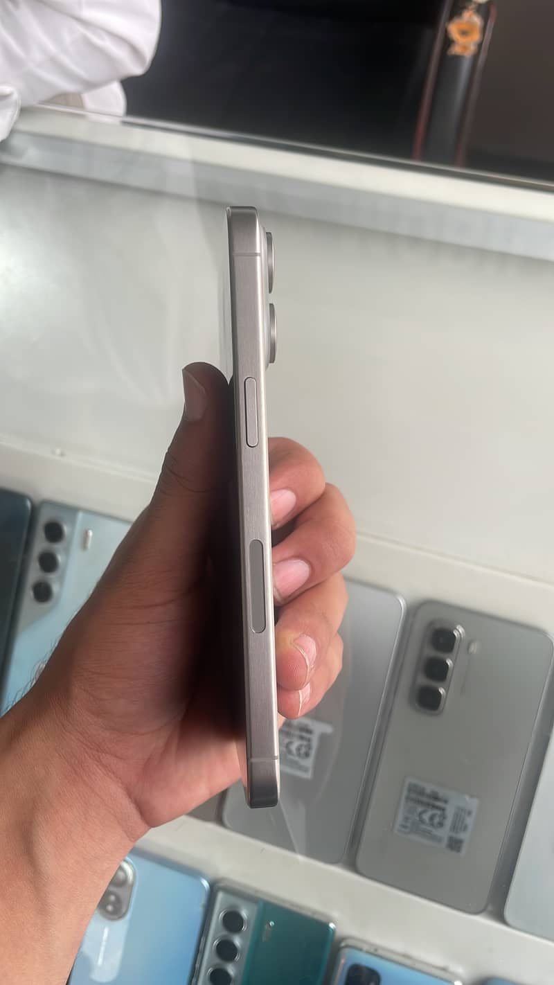Apple iPhone 15 Pro Max 3