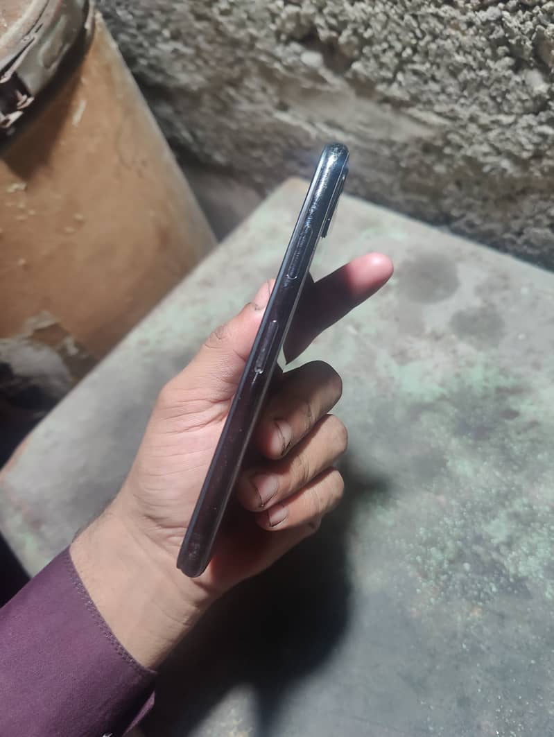 Apple iPhone X 4