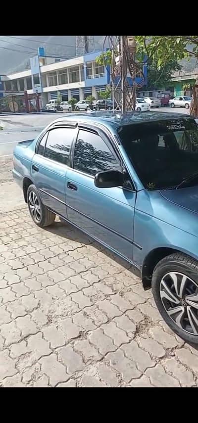 Toyota Corolla XE saloon