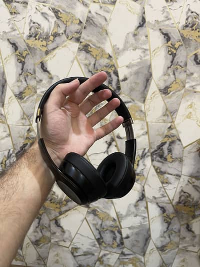 Original Apple Beats Solo 4 Wireless – Matte Black (Condition 10/10)
