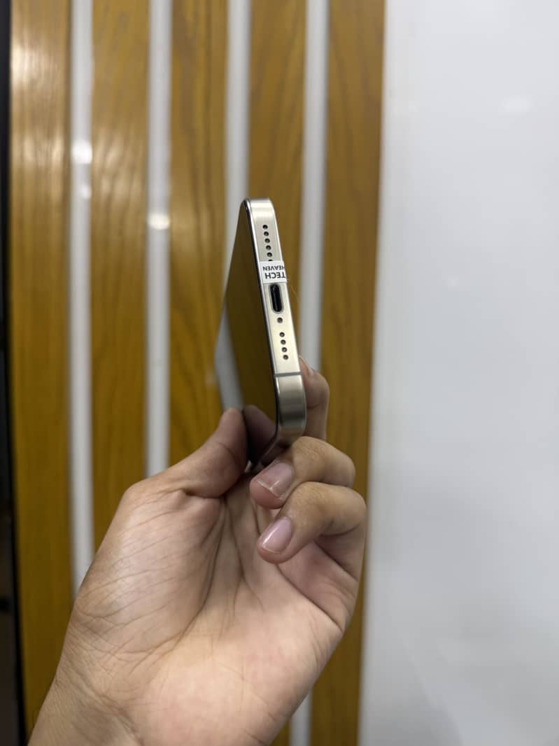 Apple iPhone 15 Pro Max 3