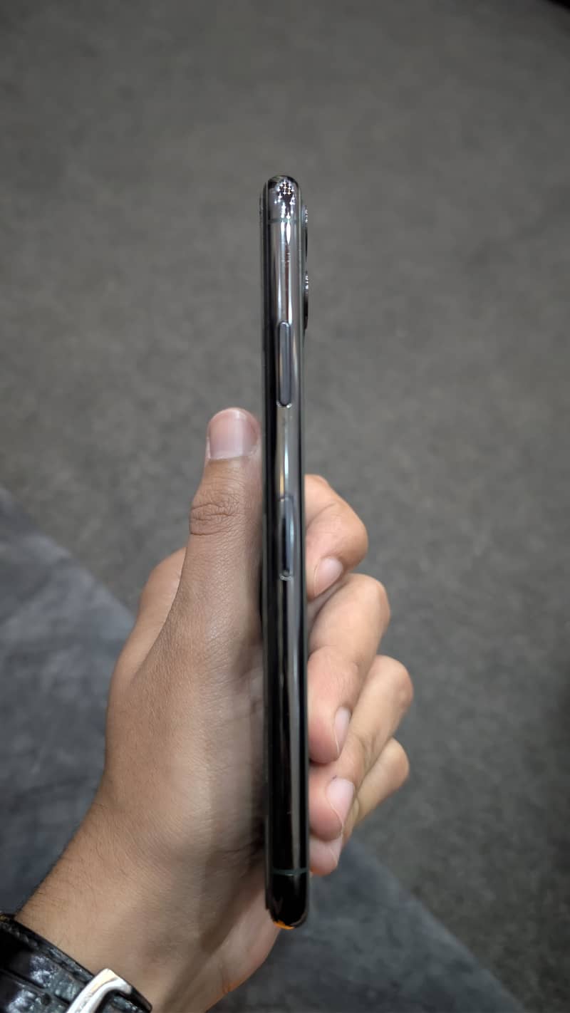 Apple iPhone 11 Pro Max 6