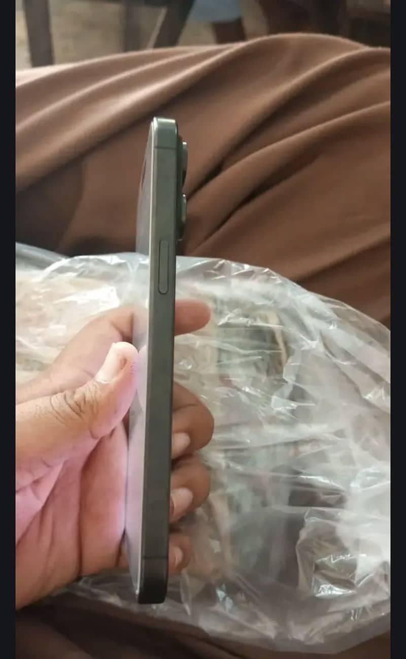 iphone 15 pro max 4