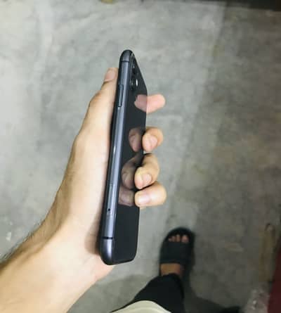 IPhone 11 128gp update ka wajy sae Face ID of hai gy hai 10by10 2dy ck