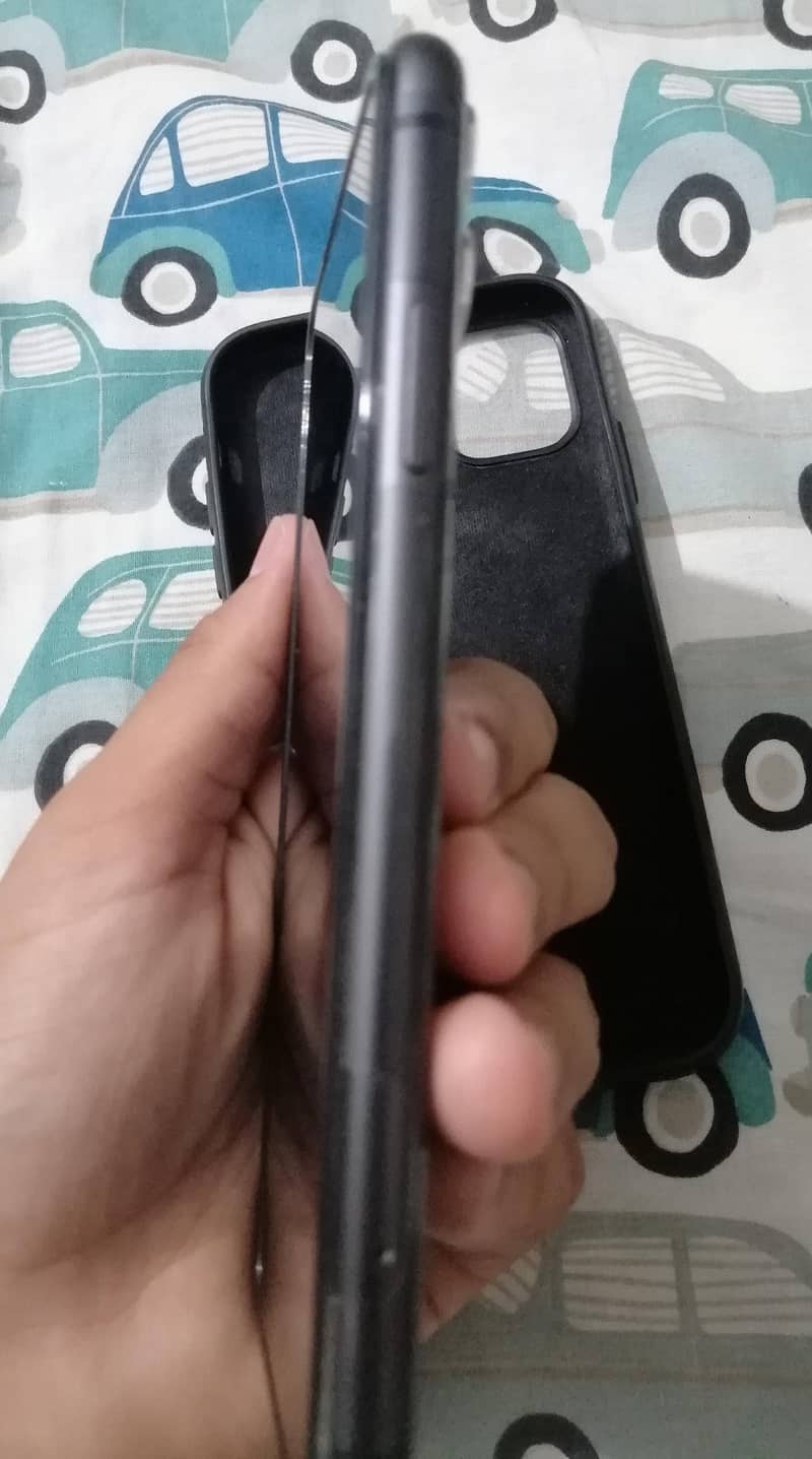 Apple iPhone 11 4