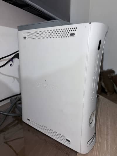 Xbox 360 120GB Jailbreak with 2 controllers