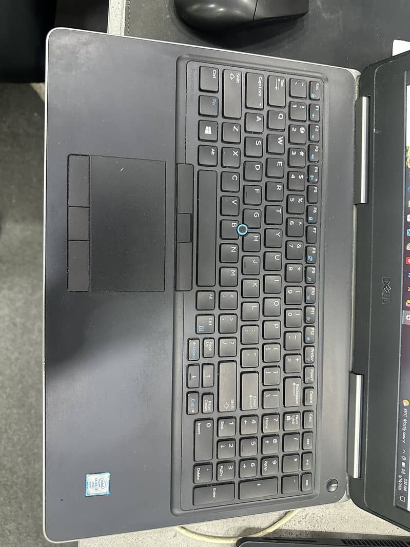 Dell Precision 7520 1