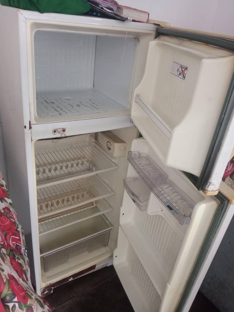 Medium Size Refrigrator 2