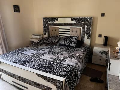 bed set with mattress and dreessing