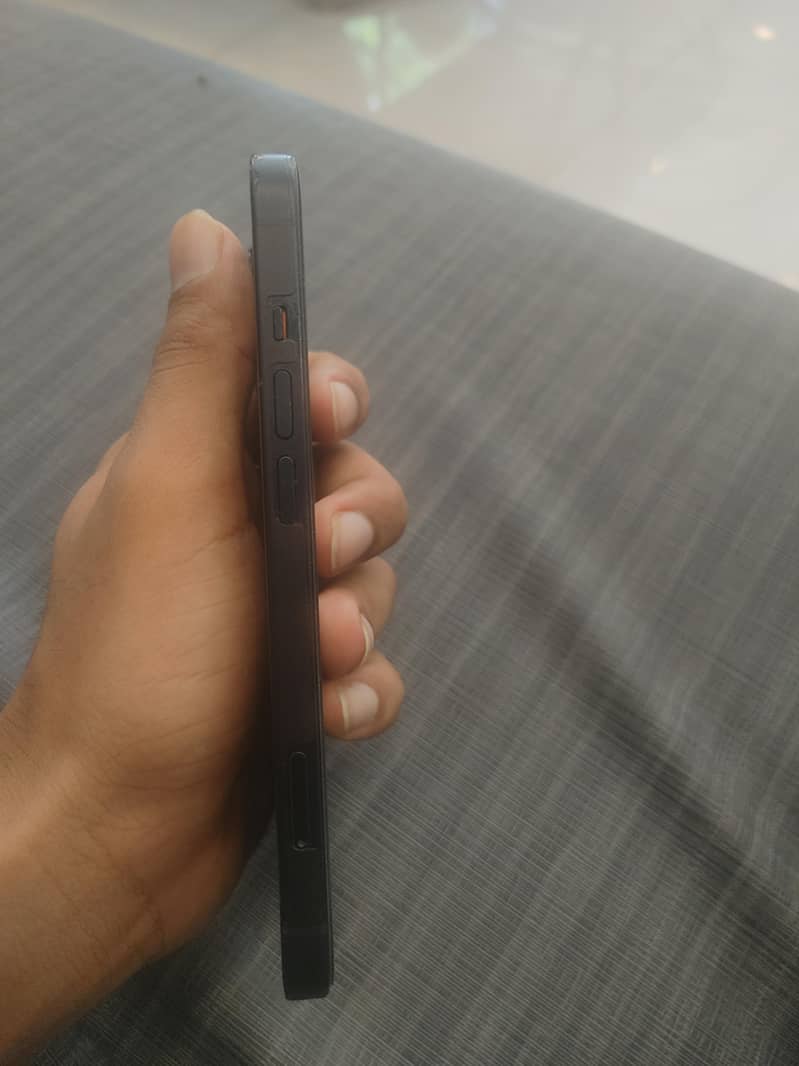 Apple iPhone 13 2