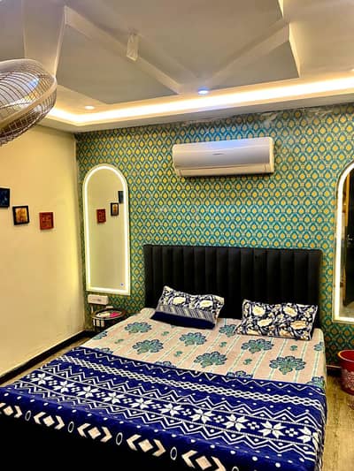 One bedroom apartment available on daily weakly basis in bahria town lahore and also available on short stay like 3/4 hours for couples and families
