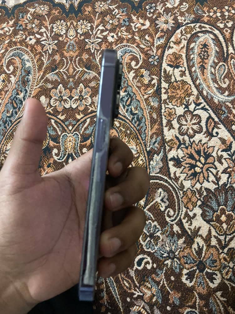 Apple iPhone 14 Pro 1