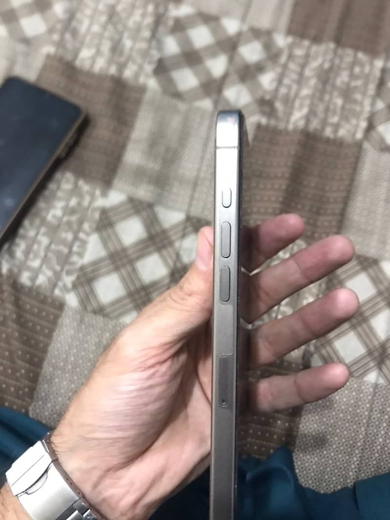 Apple iPhone 15 Pro Max 3