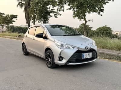 Toyota Vitz 2017 Hybrid 1500cc Brand New Condition Just like a new car