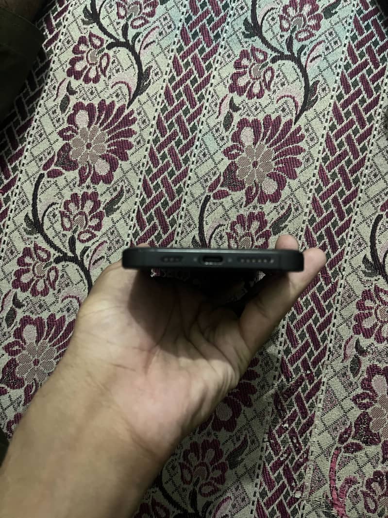 Apple iPhone 16 Pro Max 1