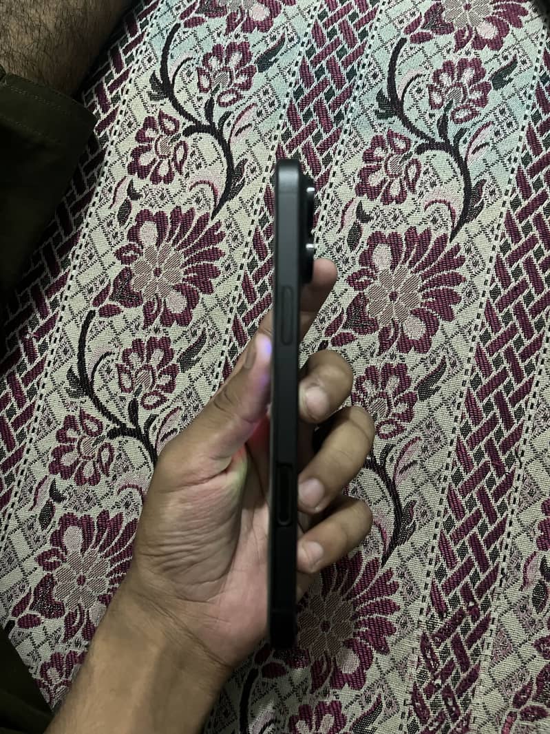 Apple iPhone 16 Pro Max 3