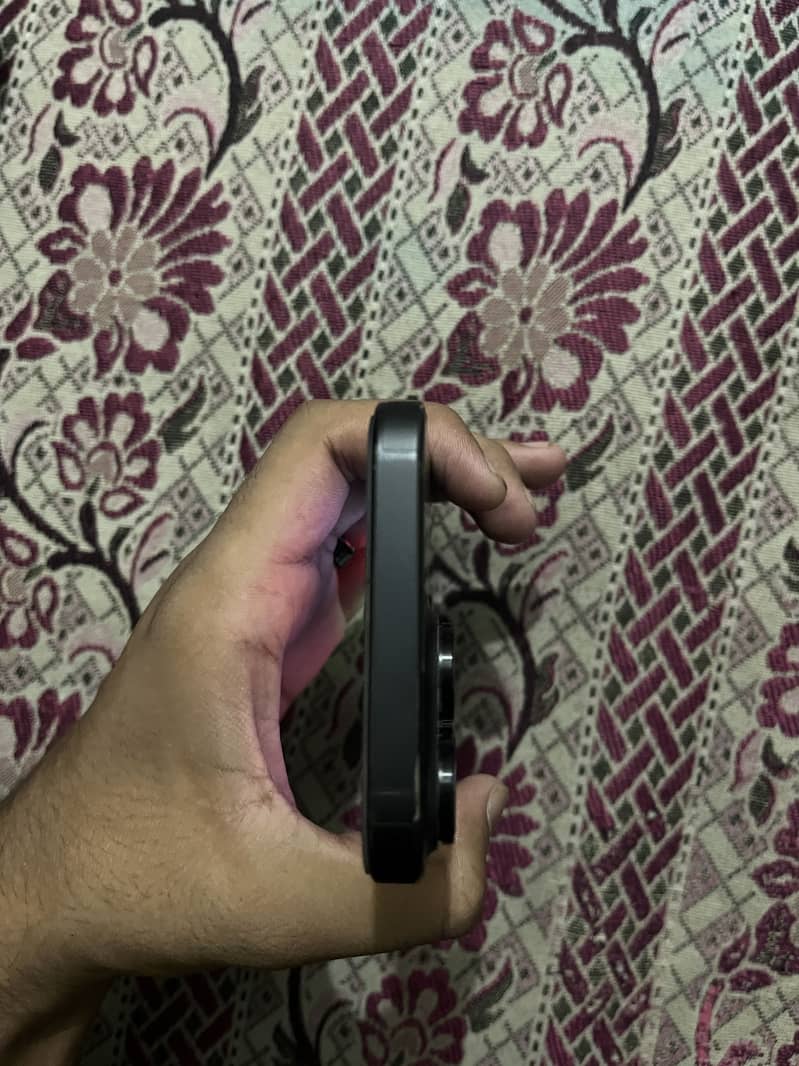 Apple iPhone 16 Pro Max 5