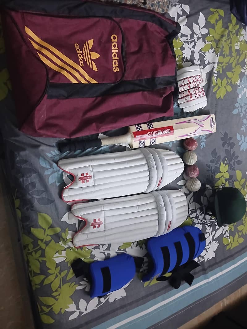 cricket kit 8/10 condition 0