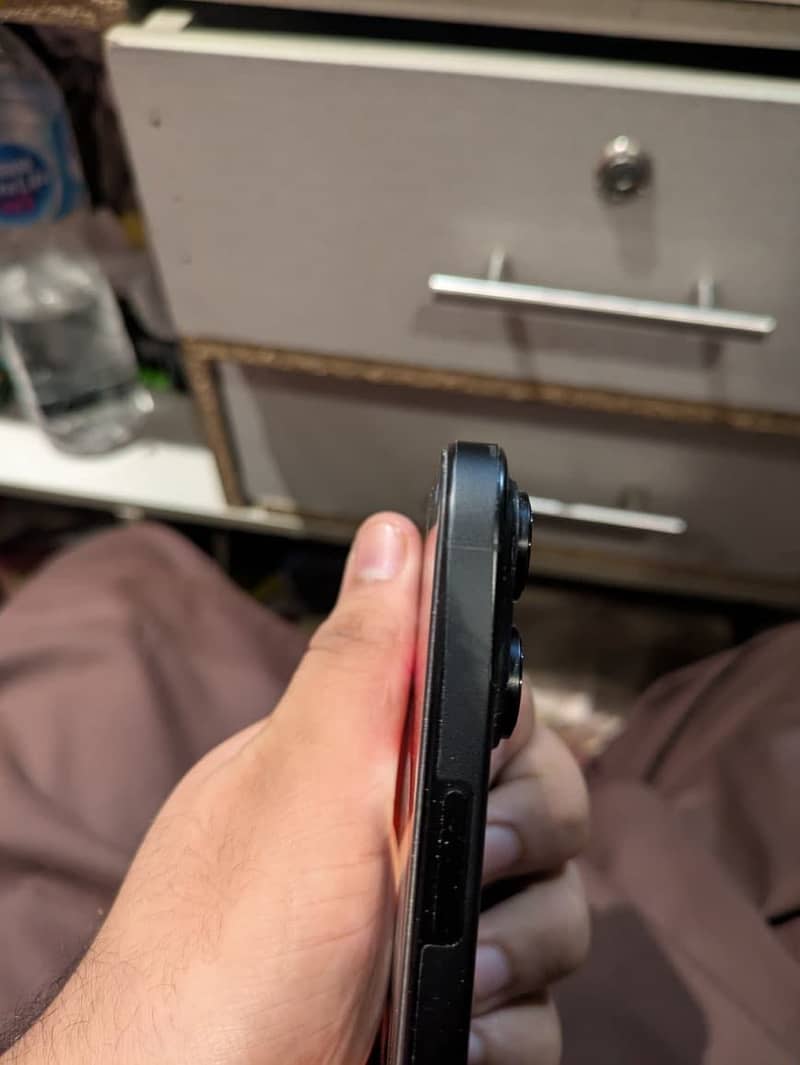 Apple iPhone 16 Pro Max 1