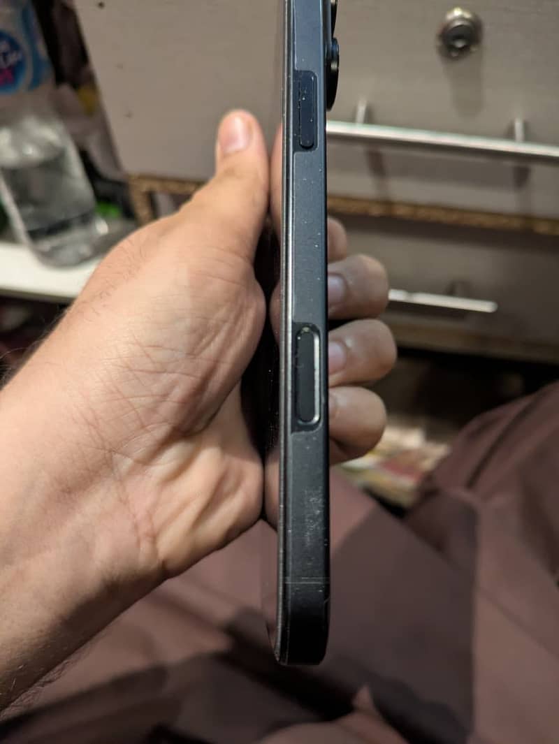Apple iPhone 16 Pro Max 2