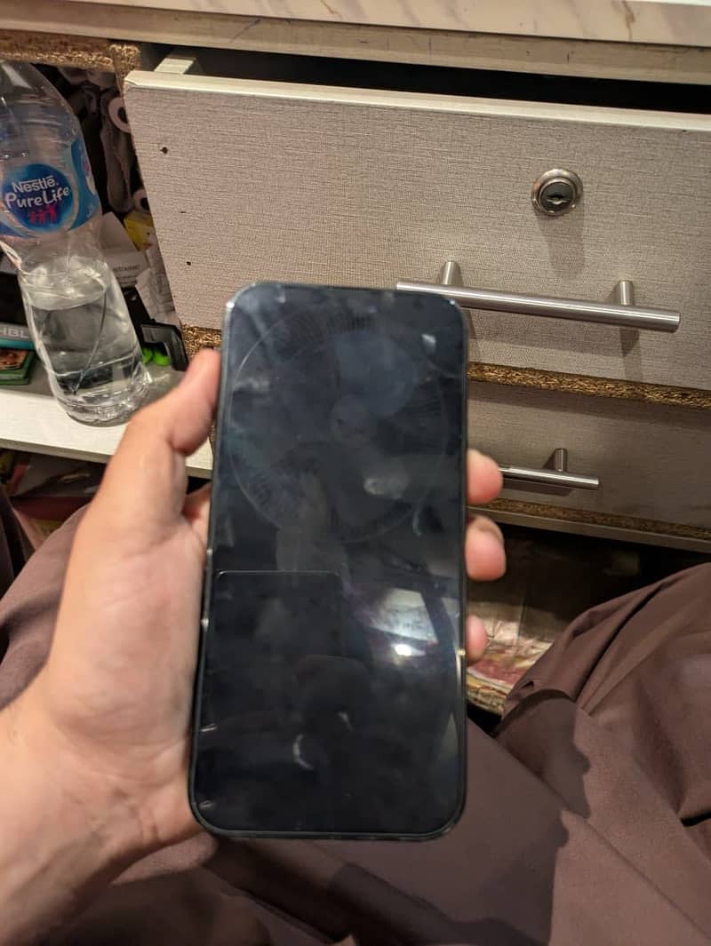Apple iPhone 16 Pro Max 4