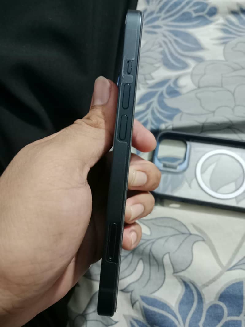 Apple iPhone 13 4