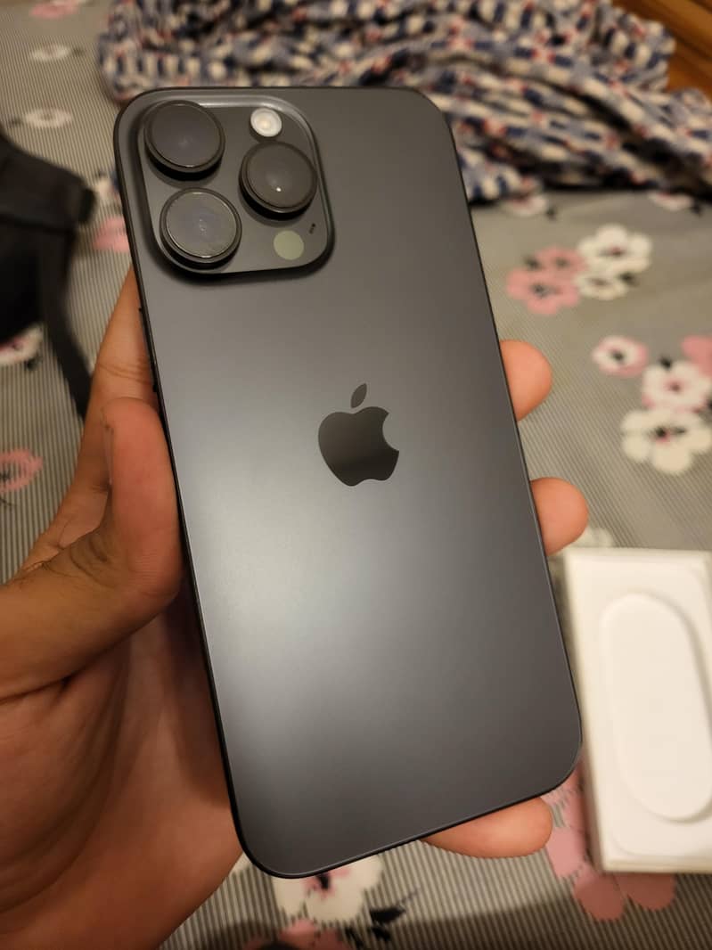 Apple iPhone 16 Pro Max 3