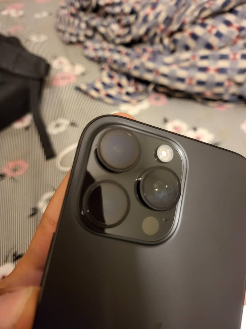 Apple iPhone 16 Pro Max 4